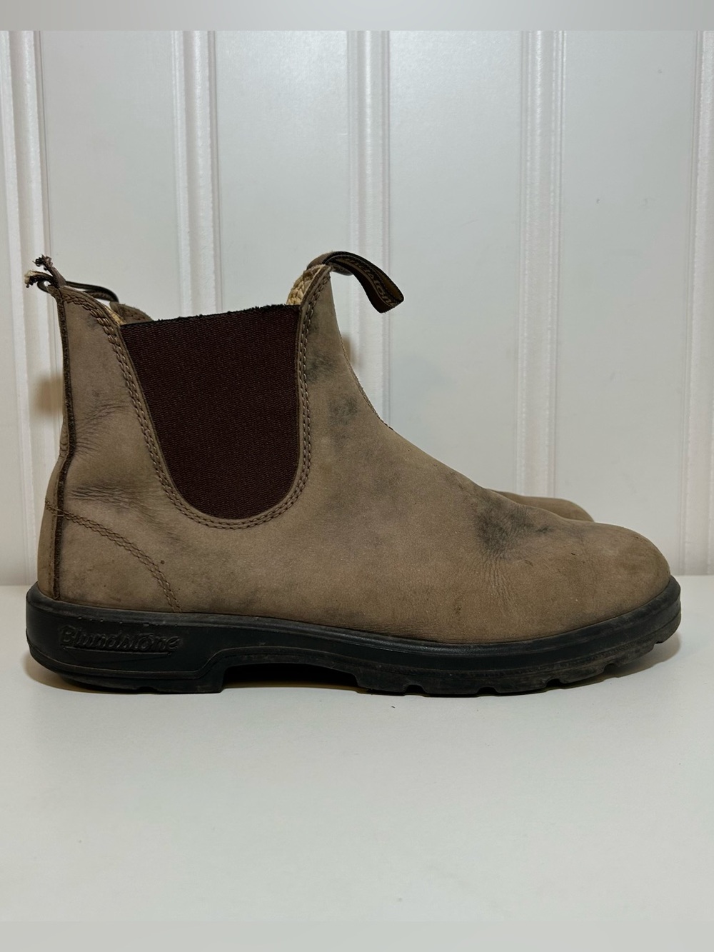 Blundstone Men’s Chukka Boots in Taupe Leather with Dark Brown Elastic